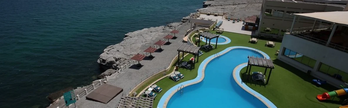 Atana Khasab Hotel: A Scenic Cliffside Retreat in Oman’s Musandam Peninsula