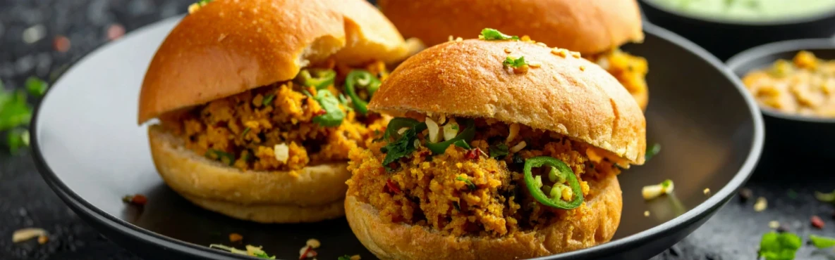 Best Vada Pav Corners That Locals Swear By in Mumbai