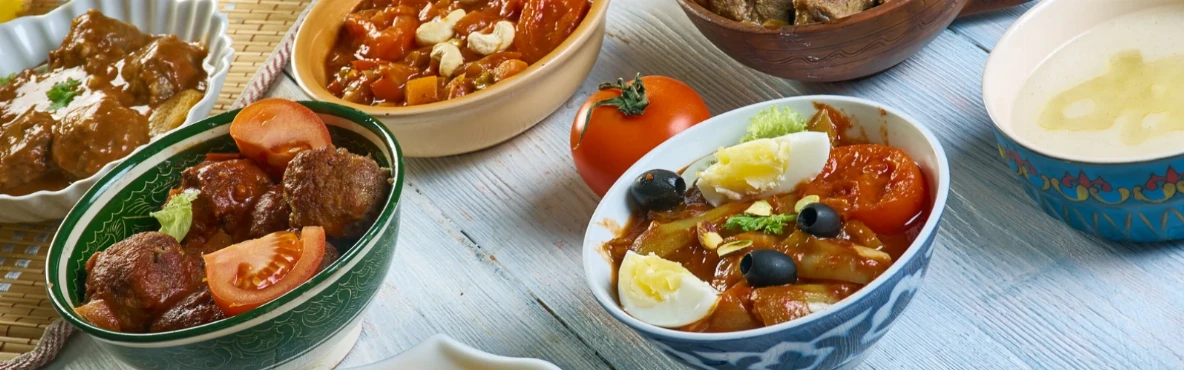 Dining at Freej Swaileh: Traditional Kuwaiti Cuisine
