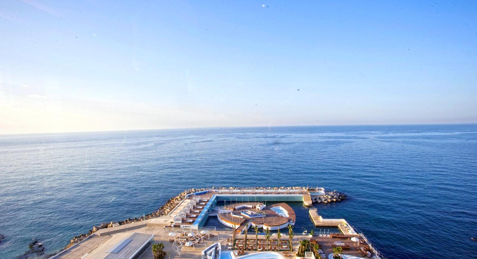 Lahoya Suites