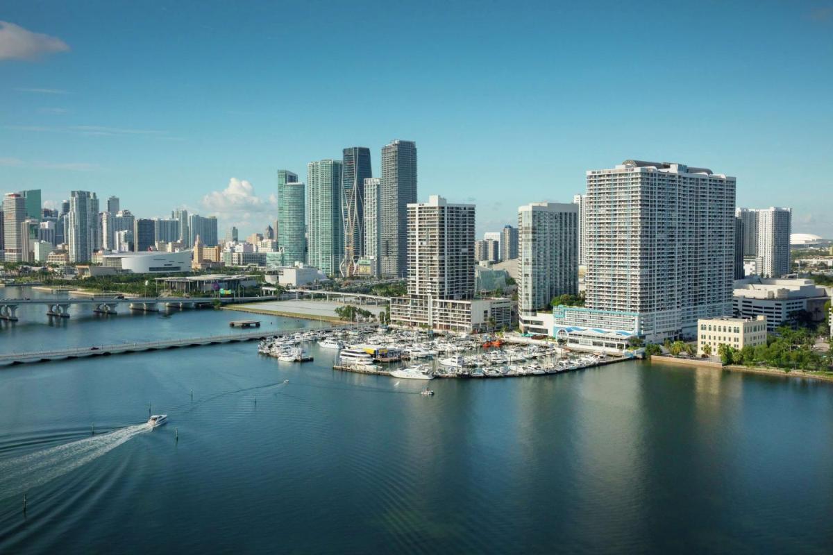 DoubleTree by Hilton Grand Hotel Biscayne Bay