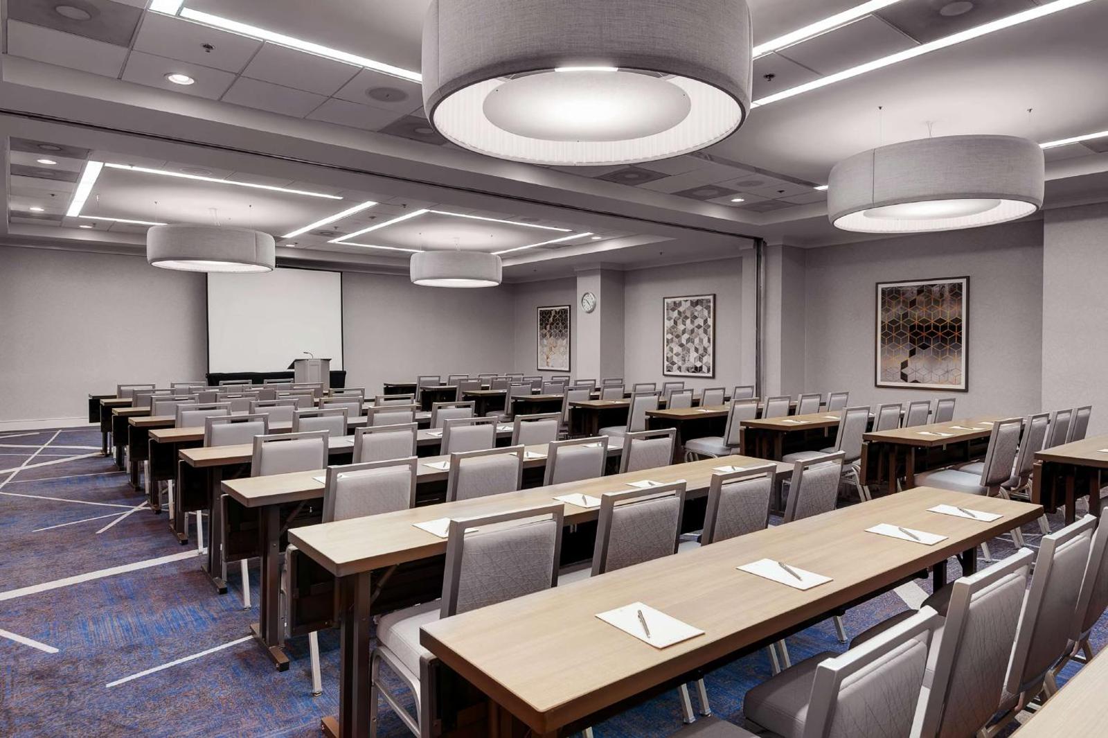 Embassy Suites Raleigh - Crabtree