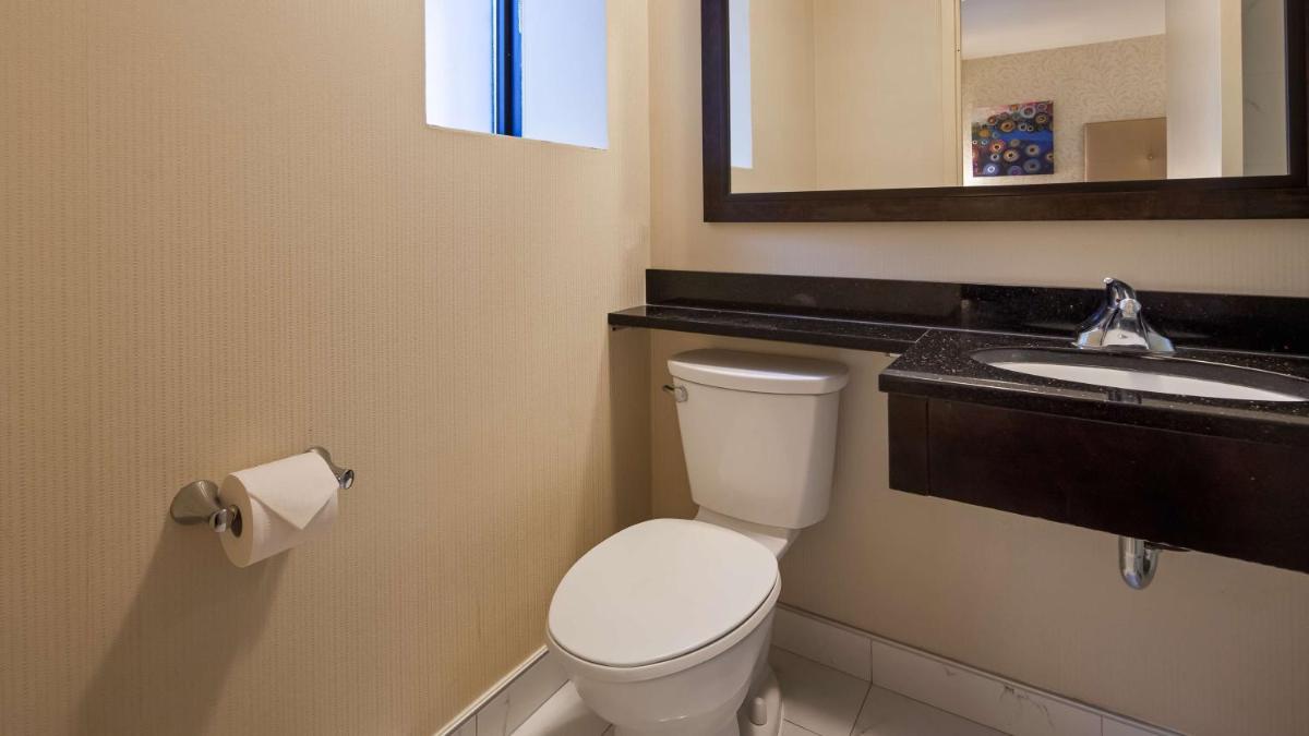 Best Western Plus Montreal Downtown- Hotel Europa
