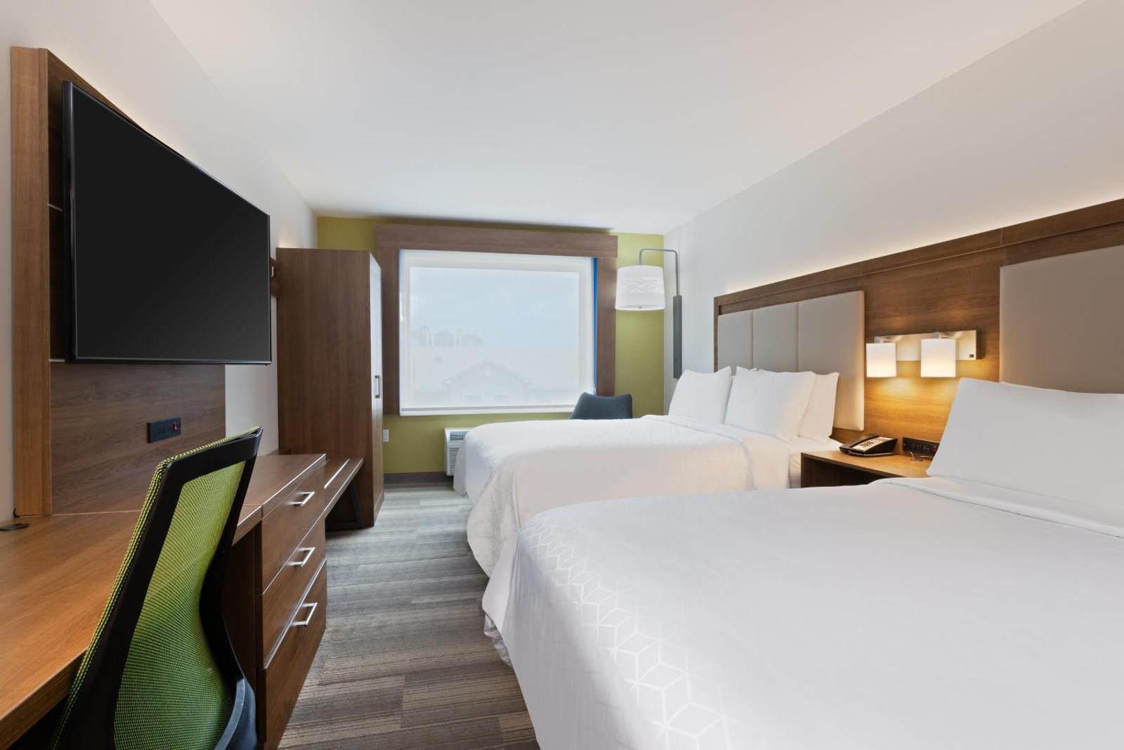 Holiday Inn Express Cruise Airport