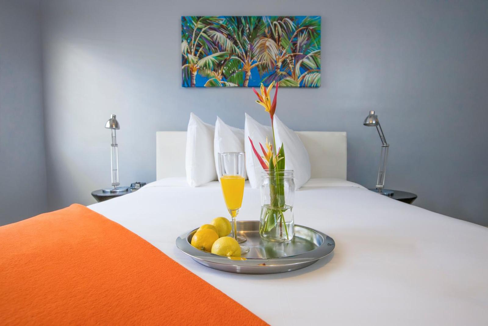 Hollywood Beach Suites, Hostel, and Hotel