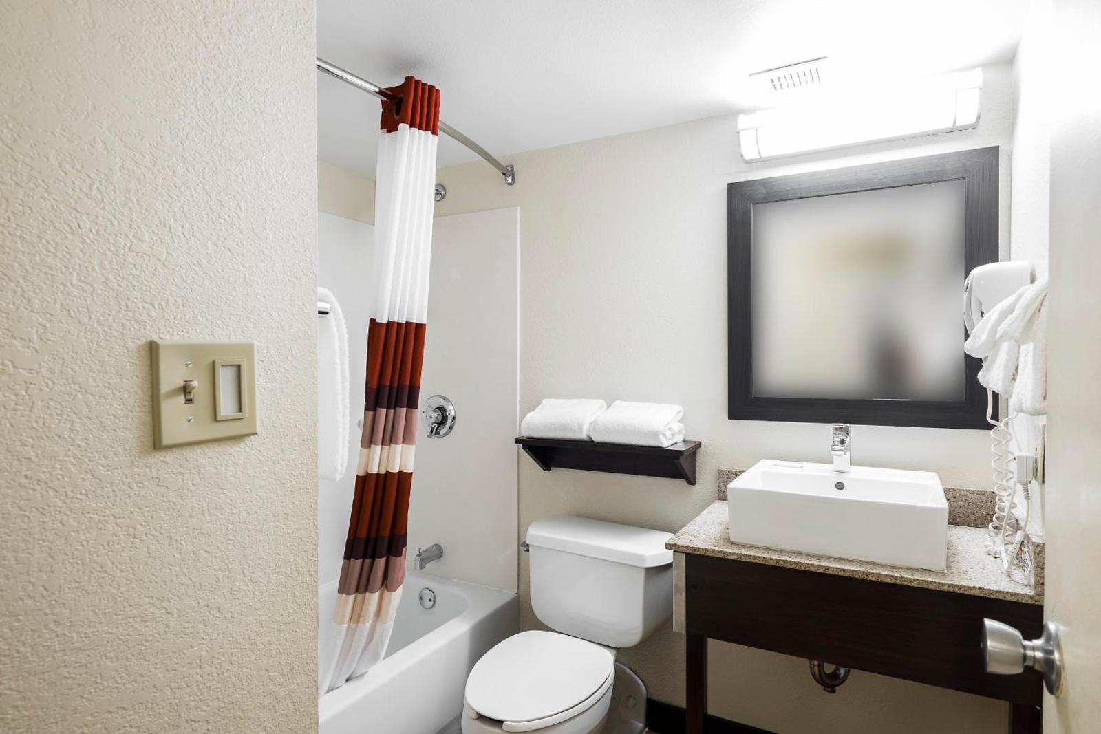 Red Roof Inn PLUS+ San Antonio Downtown - Riverwalk