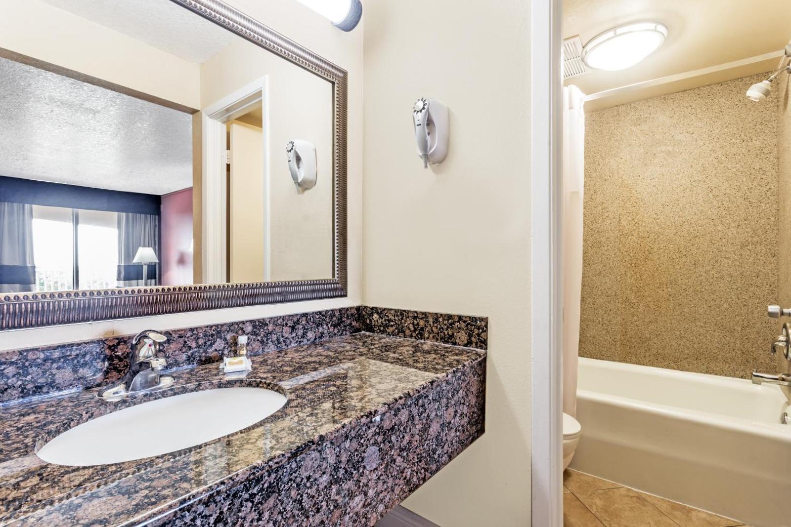 Days Inn by Wyndham Fort Lauderdale-Oakland Park Airport N