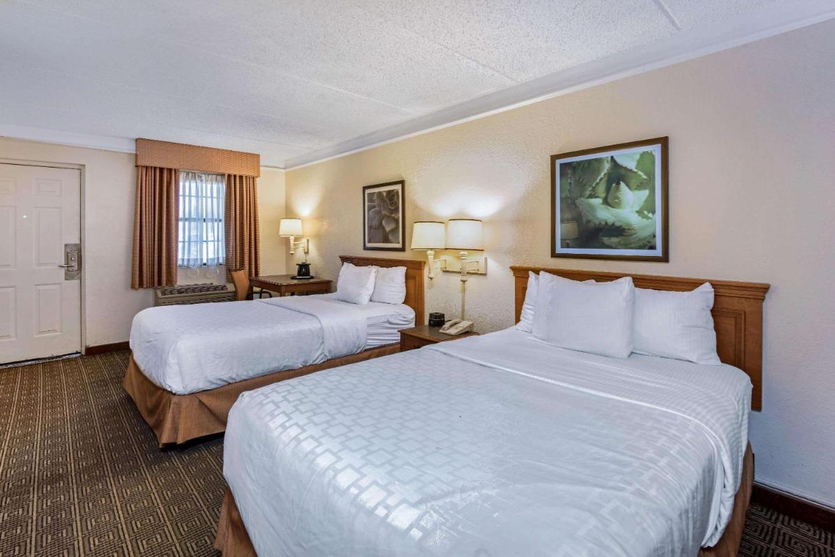 La Quinta Inn by Wyndham San Antonio I-35 N at Rittiman Rd