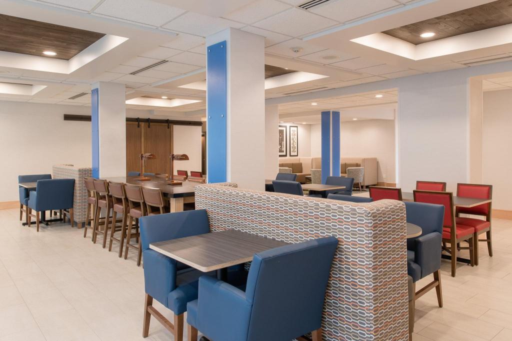 Holiday Inn Express & Suites Columbia-I-26 @ Harbison Blvd