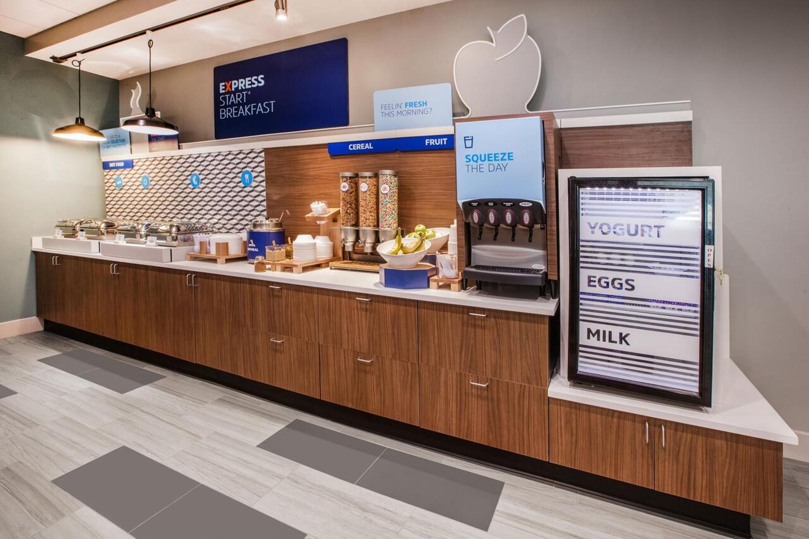 Holiday Inn Express Hotel & Suites Mobile West
