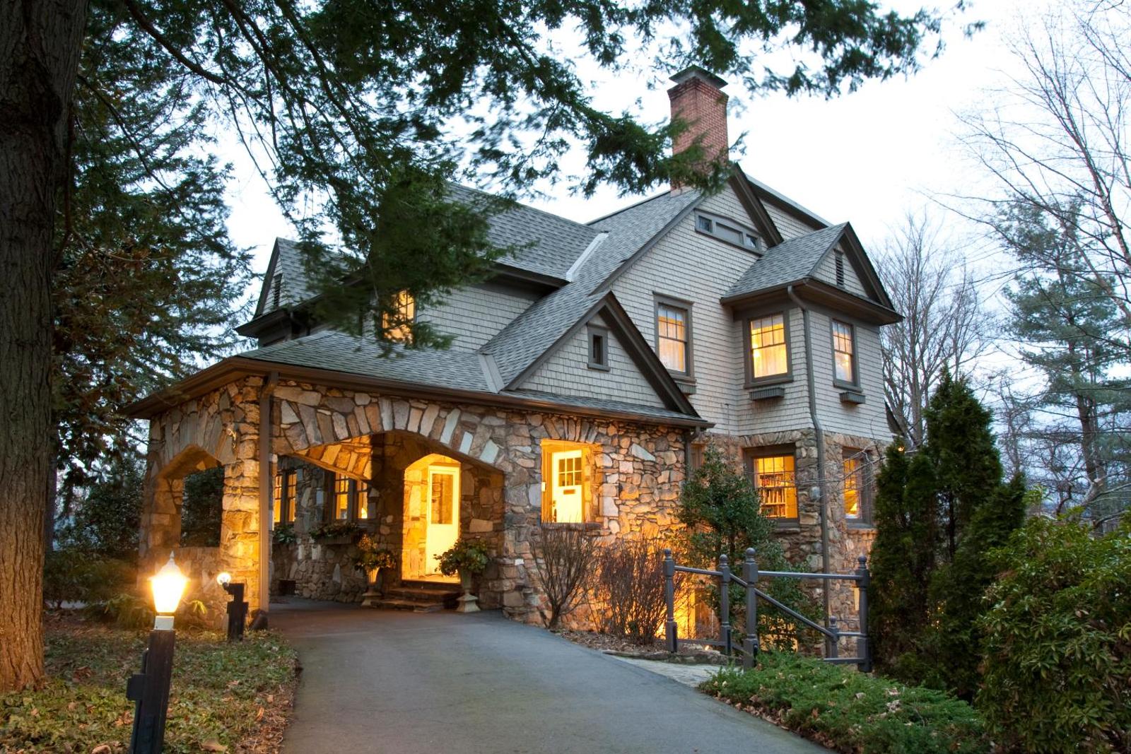 North Lodge on Oakland Bed and Breakfast