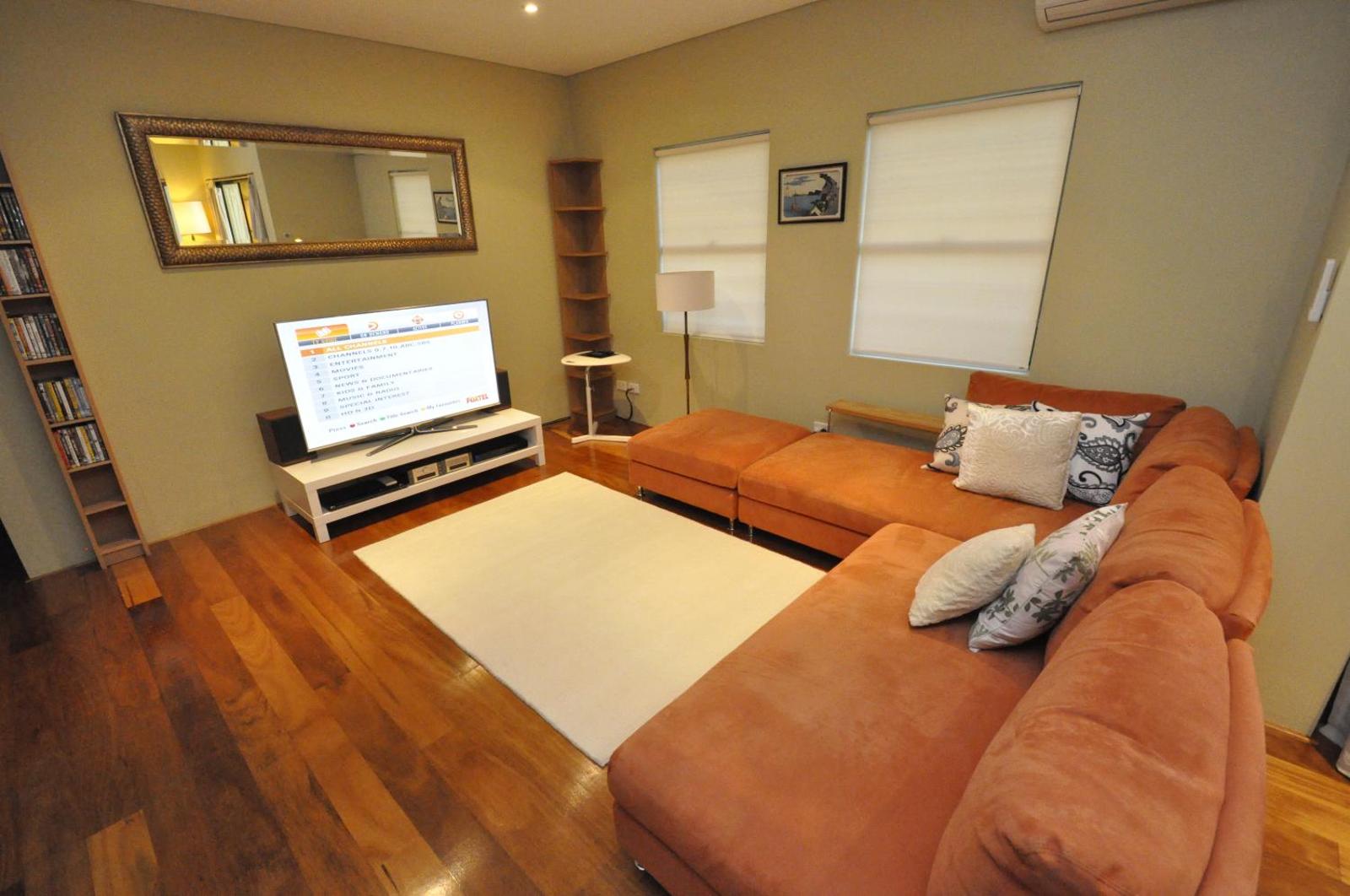 Glebe Self-Contained Modern One-Bedroom Apartment (47ROS)