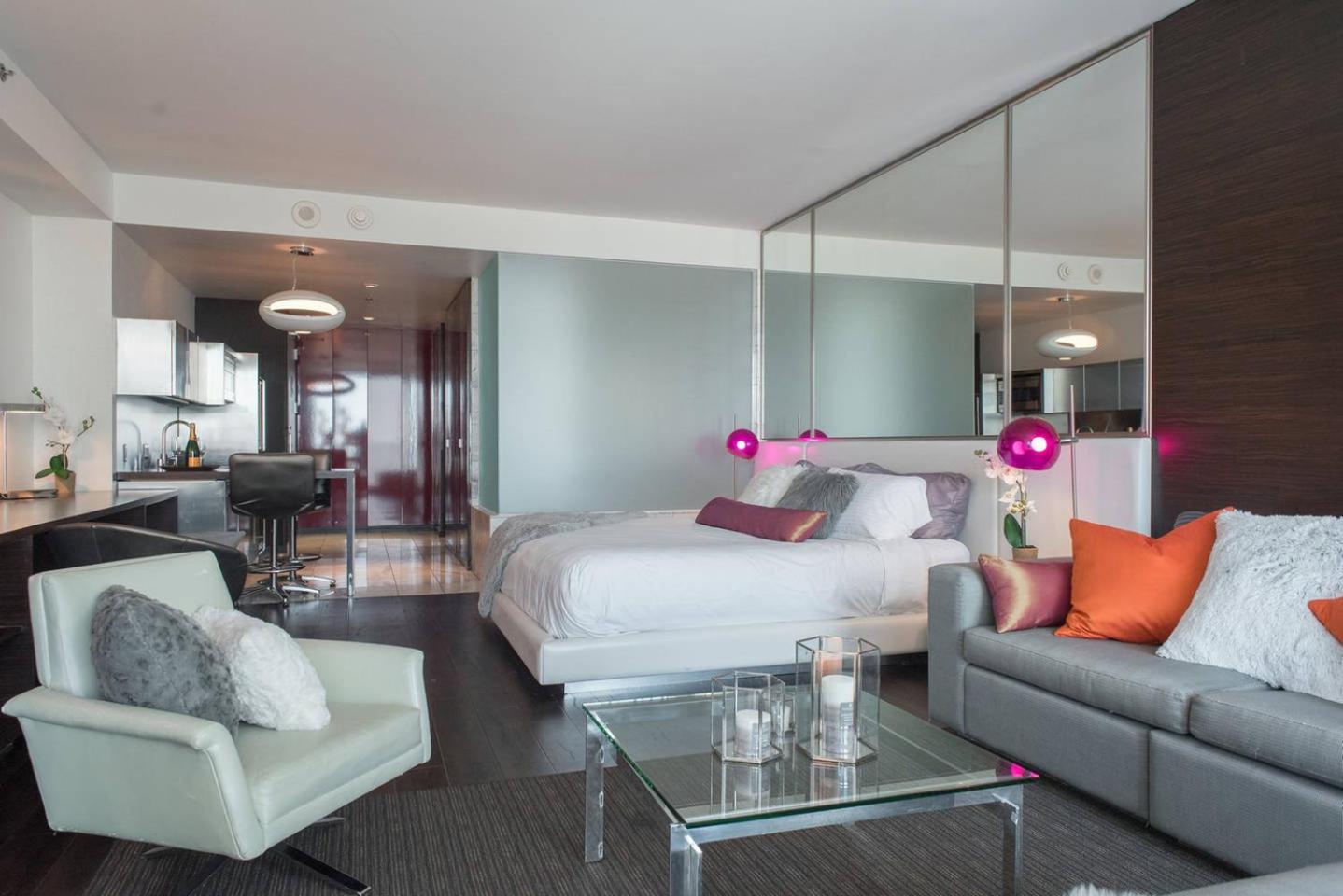 Luxury Suites At Palms Place